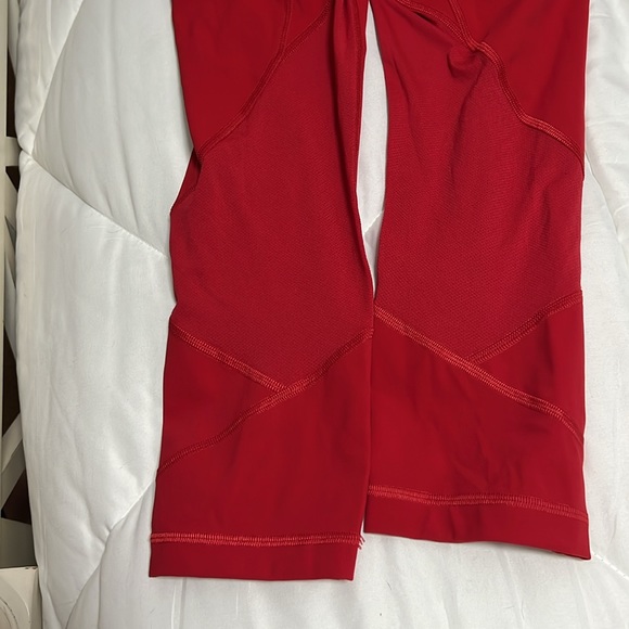Lululemon crop yoga pants with lots of pockets - Size 6 - Picture 9 of 11